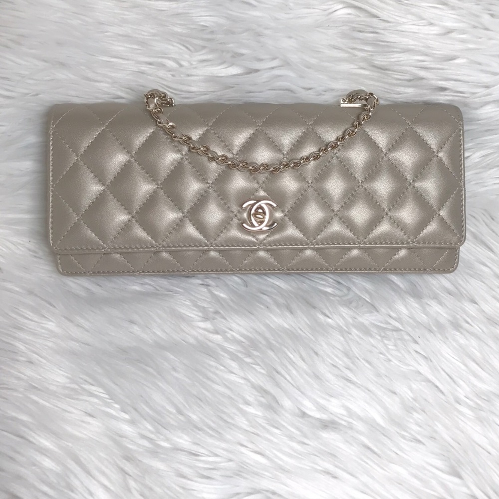 CHANEL Fantasy Pearls Flap handbag 16k pearl chain